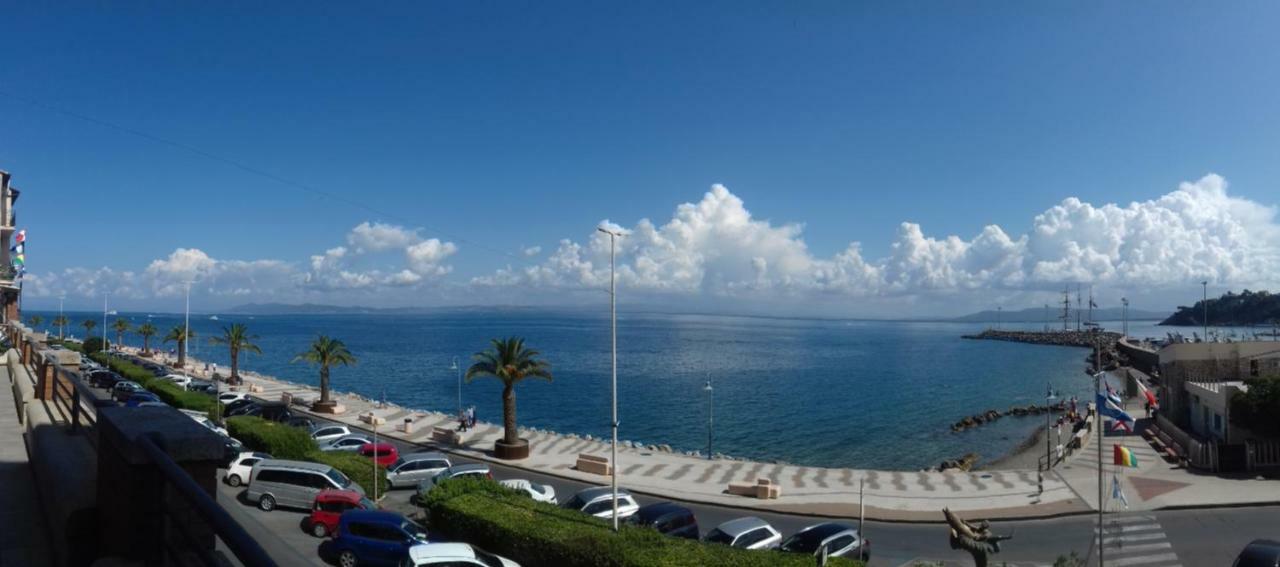 Ampio Monolocale Con Balcone Fronte Mare Villa Porto Santo Stefano  Exterior foto